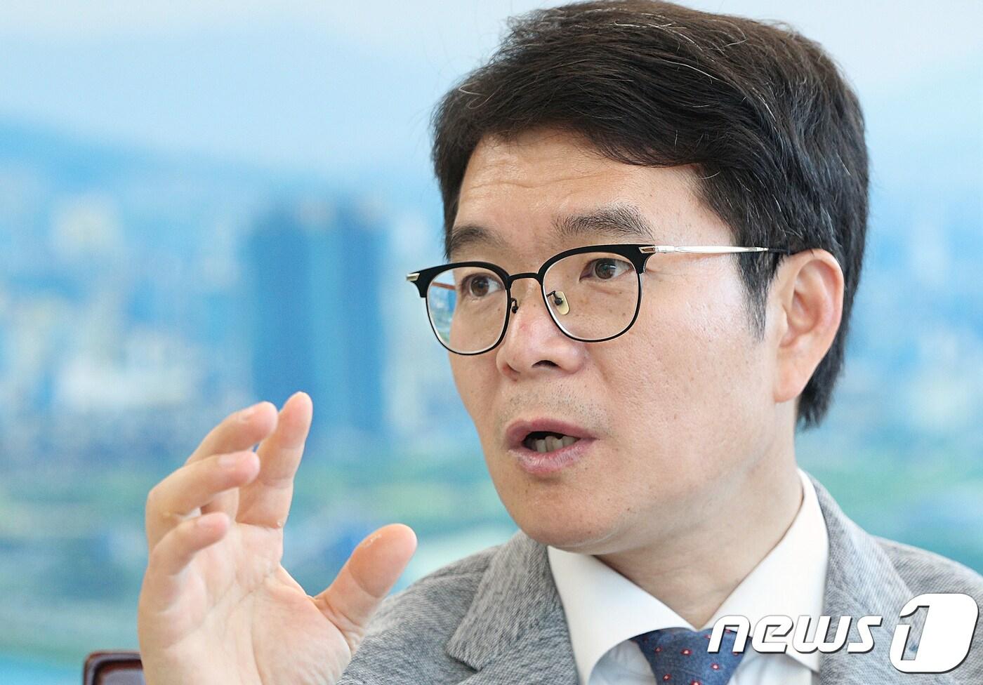 본문 이미지 - 정원오 성동구청장이 11일 오후 서울 성동구청 집무실에서 뉴스1과 인터뷰를 하고 있다. 2018.7.11/뉴스1 ⓒ News1 신웅수 기자