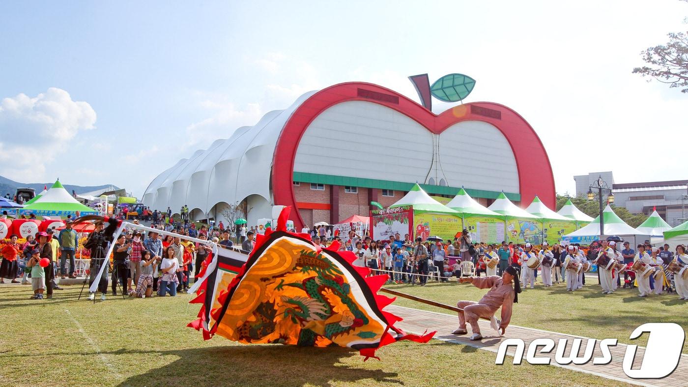 본문 이미지 - 전북 장수군의 '한우랑 사과랑 축제'.ⓒ News1