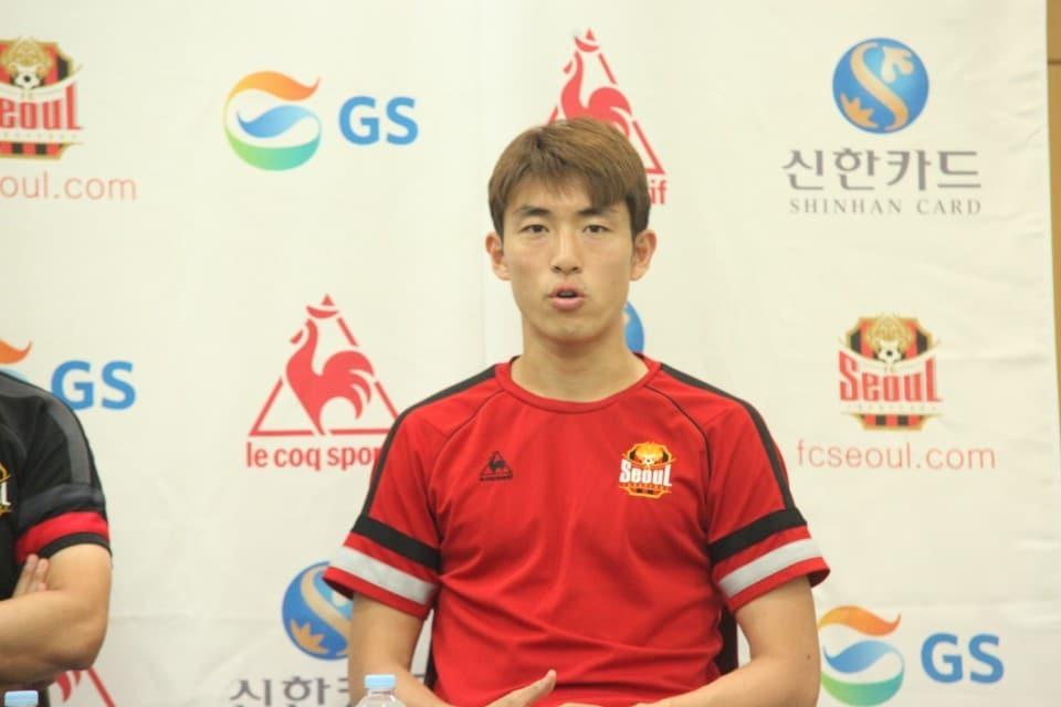 본문 이미지 - FC서울의 유니폼을 입고 6년 만에 K리그로 돌아온 윤석영이 자신이 가진 모든 것을 쏟아내겠다는 각오를 피력했다. (FC서울 제공) ⓒ News1