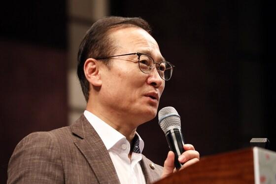 본문 이미지 - 20대 후반기 국회 운영위원장에 선출된 홍영표 더불어민주당 원내대표/뉴스1 ⓒ News1 황기선 기자