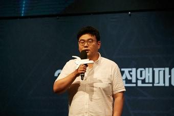 본문 이미지 - 노정환 네오플 대표가 13일 서울 서초구 넥슨아레나에서 개최된 '2018 던전앤파이터 미디어데이'에서 발표를 진행하고 있다. (넥슨 제공) ⓒ News1