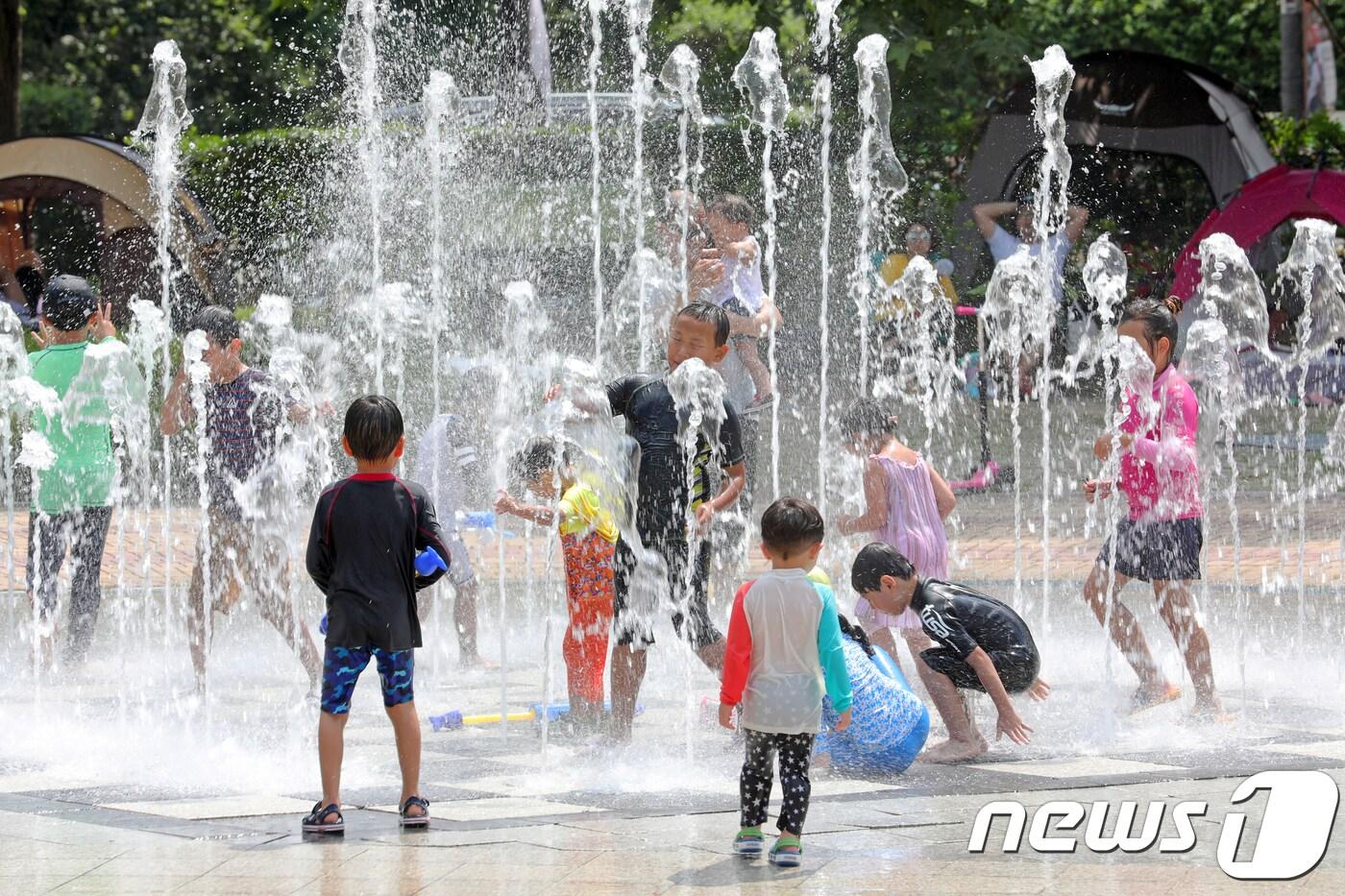 강원 원주시 보물섬물놀이장 분수대. ⓒ News1