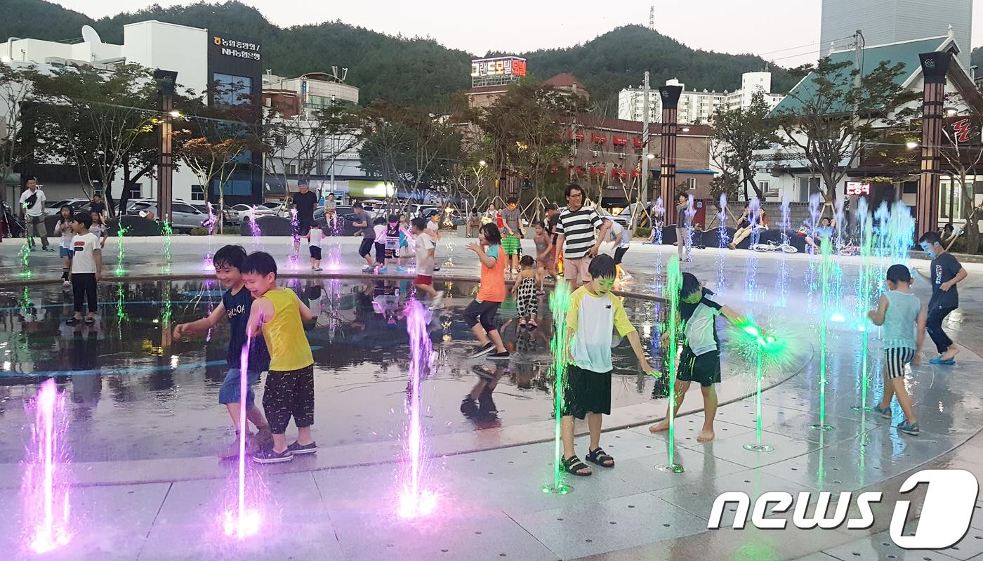 강원도 태백문화광장 음악분수대 ⓒ News1 박하림 기자