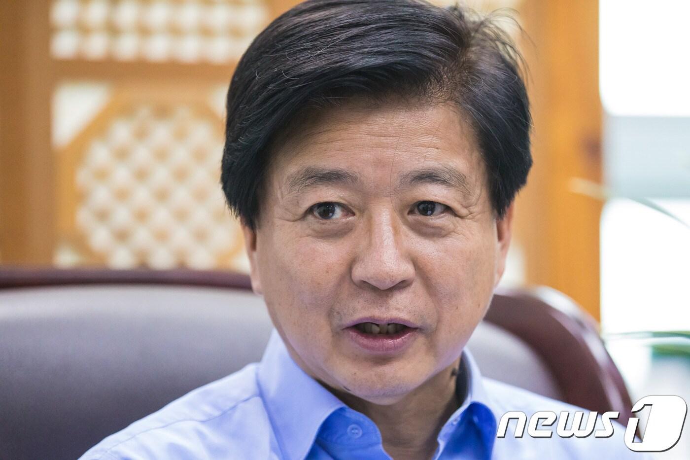 본문 이미지 - 노웅래 제20대 국회 과학기술정보방송통신위원회 위원장이 17일 국회 의원회관에서 기자를 만나 "'공연예술통합전산망'이 활성화되면 공연시장의 투명성을 높이고 관련 정책·전략 수립에 크게 기여할 것"이라고 밝혔다. 2018.7.17/뉴스1ⓒ News1