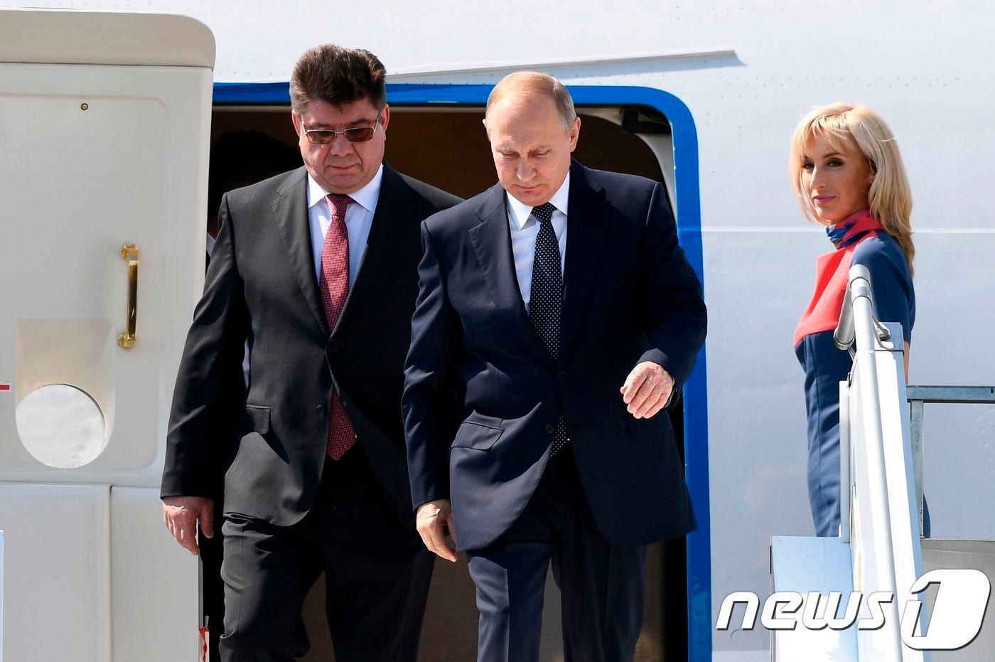 16일(현지시간) 핀란드에 도착한 블라미디르 푸틴 러시아 대통령(가운데). ⓒ AFP=뉴스1
