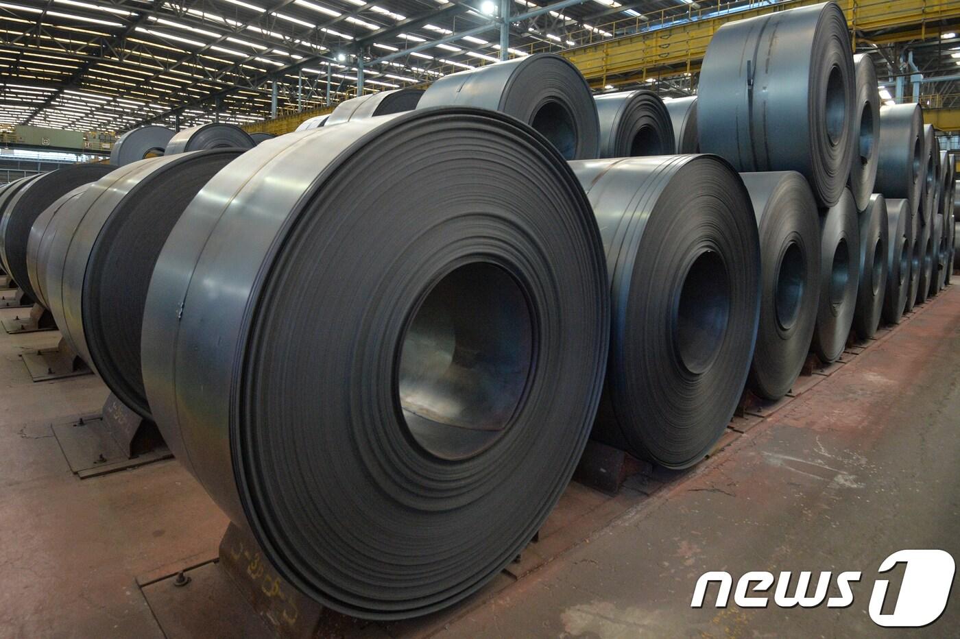 포스코 포항제철소 제품 창고의 열연 제품(자료사진) 2018.7.19/뉴스1 ⓒ News1 최창호 기자
