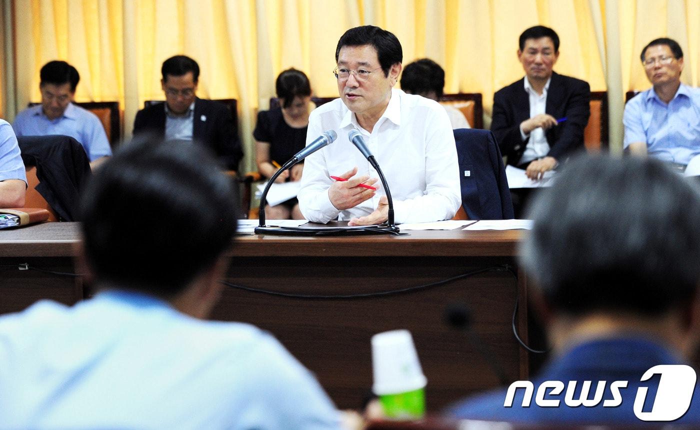 이용섭 광주시장이 19일 공공기관장 회의를 주재했다 ⓒ News1