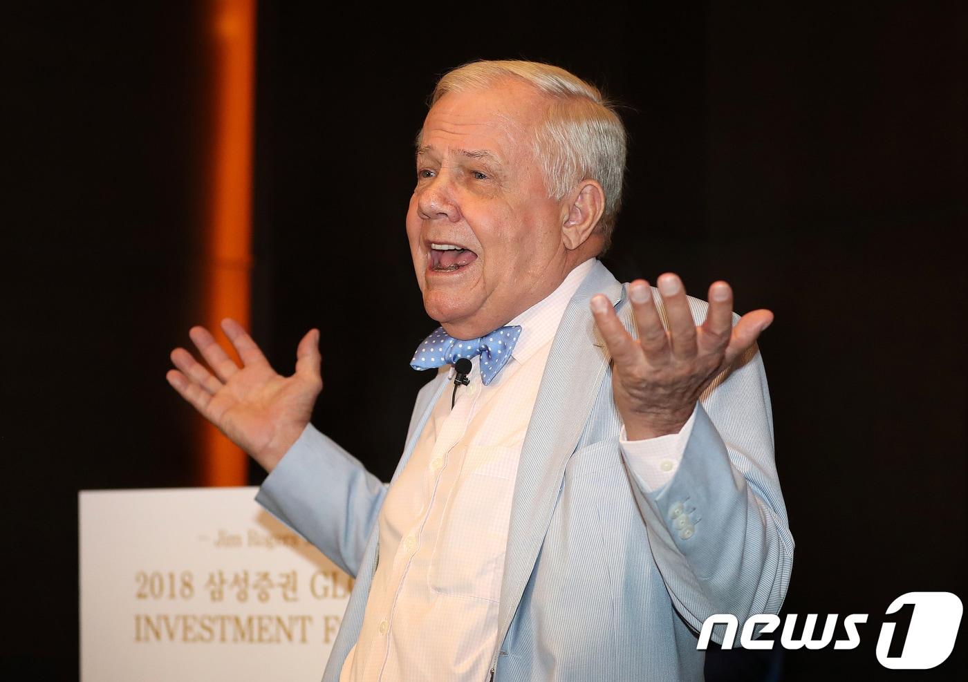 짐 로저스 로저스홀딩스 회장이 2일 오전 서울 여의도 콘래드서울에서 한국경제 및 대북 경제협력 전망에 대해 강연을 하고 있다. . 2018.7.2/뉴스1 ⓒ News1 박지혜 기자