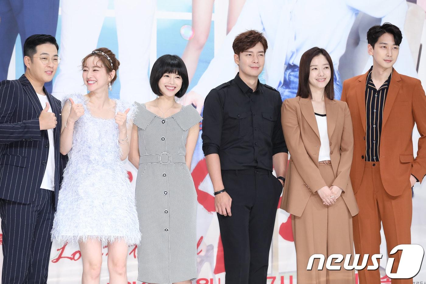 본문 이미지 - 배우 박광현(왼쪽부터), 홍수아, 이영아, 강은탁, 정소영, 심지호 ⓒ News1