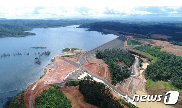 본문 이미지 - SK건설의 라오스 세피안-세남노이 수력발전 프로젝트 중 가장 규모가 큰 세남노이 댐의 모습 ⓒ News1