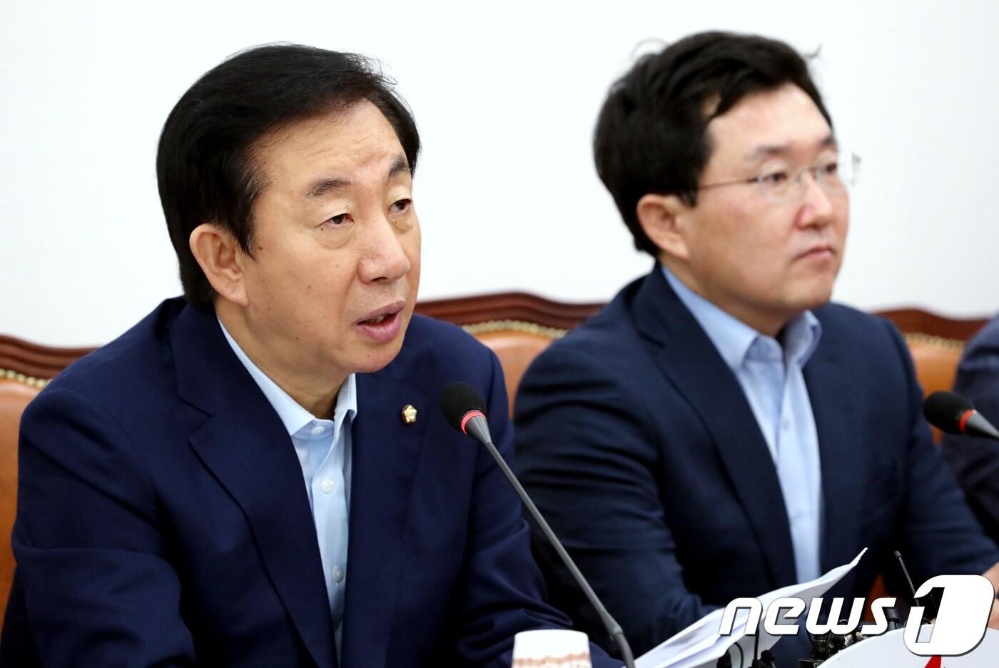 김성태 자유한국당 원내대표가 23일 오전 서울 여의도 국회 당 대회의실에서 열린 원내대책회의에서 모두발언을 하고 있다. 2018.7.23/뉴스1 ⓒ News1 박정호 기자