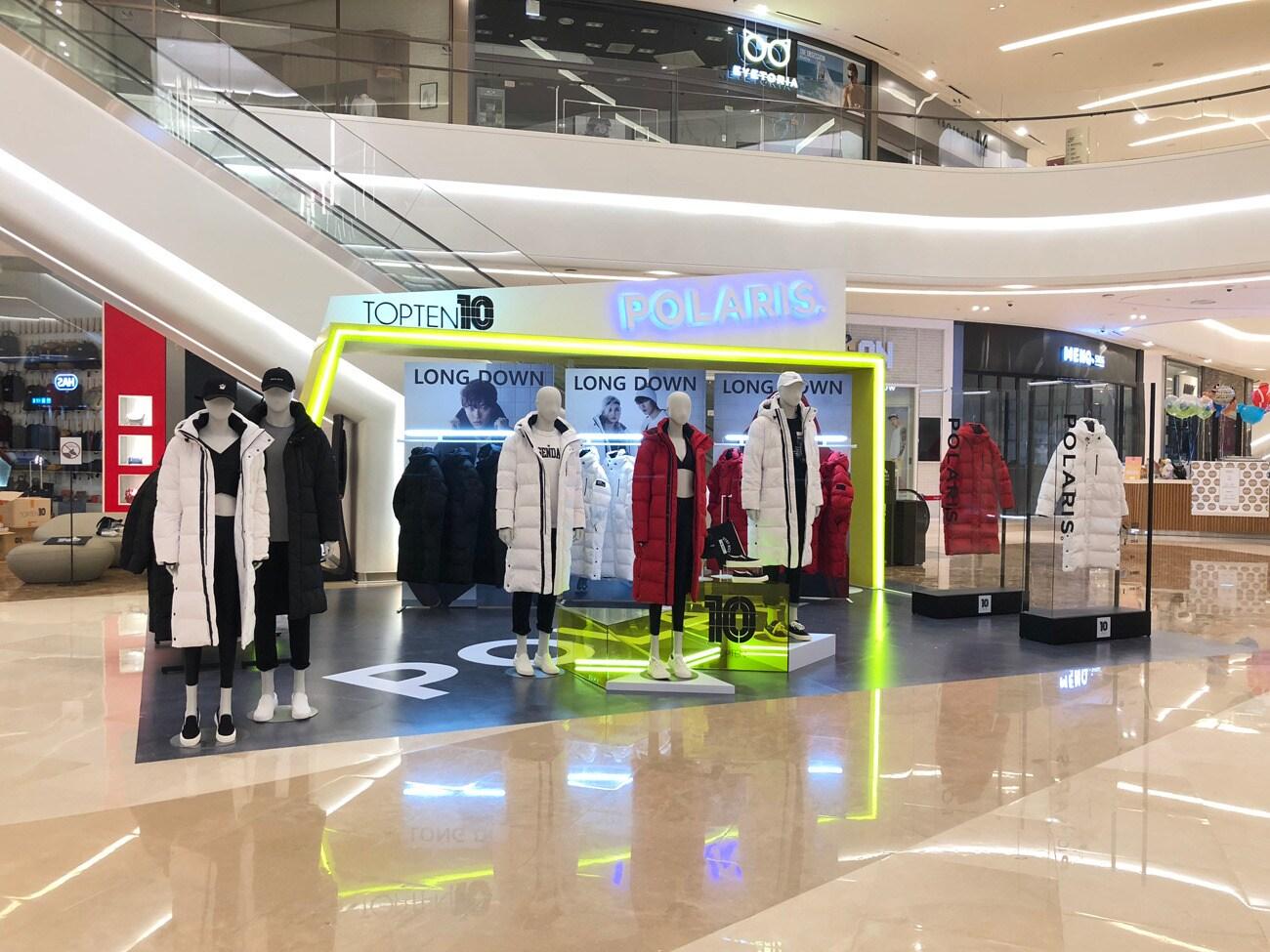 본문 이미지 - 탑텐의 '프리미엄 폴라리스 롱패딩' 팝업스토어. ⓒ News1