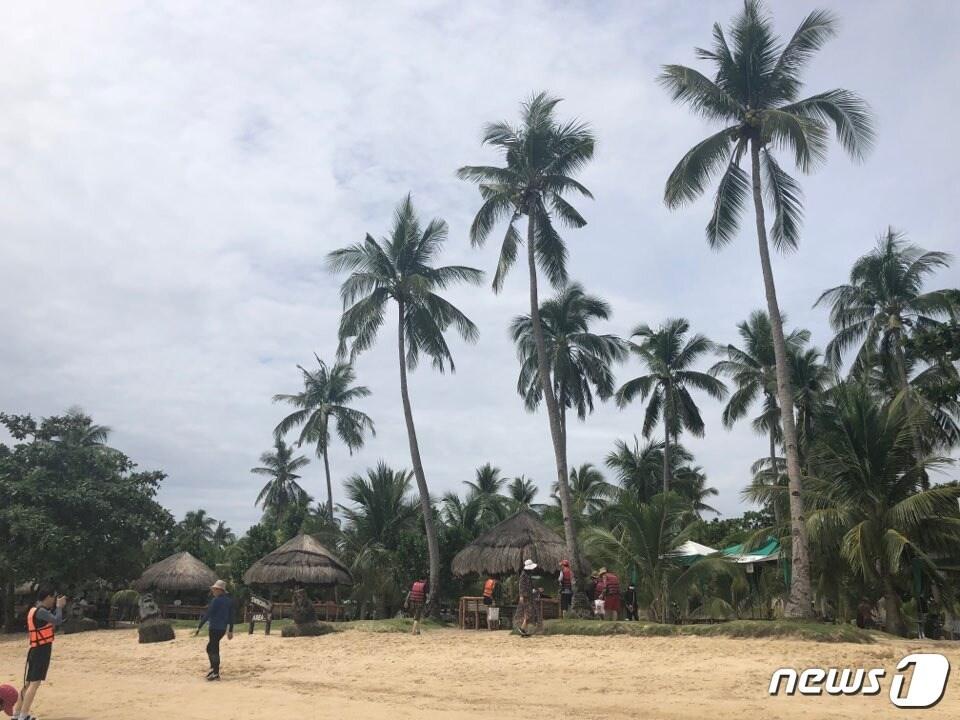 본문 이미지 - 필리핀의 제주도 불리는 팔라완 해변가의 모습. 날씨가 살짝 흐리다. ⓒ News1 문대현 기자