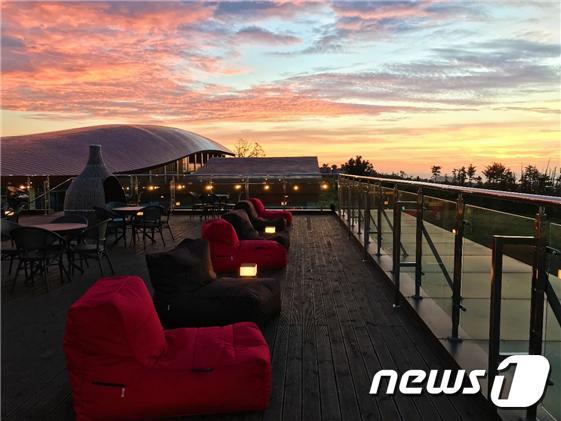 본문 이미지 - 캠퍼트리 호텔앤리조트 루프탑ⓒ News1