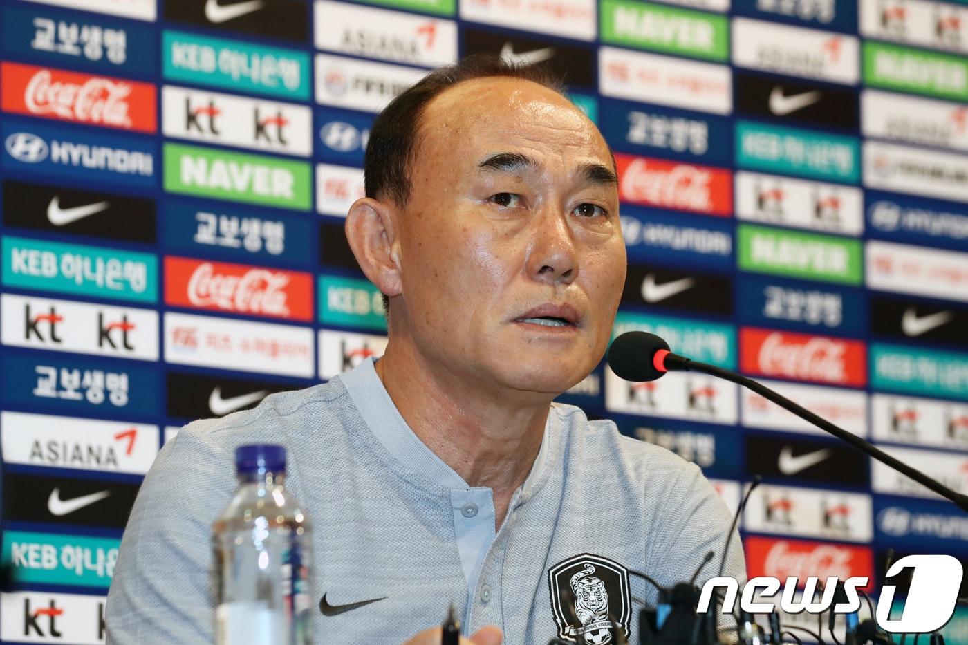 본문 이미지 - 김학범 2018 자카르타-팔렘방 아시안게임 남자 축구 대표팀 감독이 31일 오후 경기 파주시 축구국가대표팀트레이닝센터(NFC)에서 취재진 질문에 답하고 있다. 이날 파주에 소집된 대표팀은 훈련을 시작, 내달 9일 이라크 아시안게임 대표팀과 마지막 평가전을 치른 후 10일 출국할 예정이다. 2018.7.31/뉴스1 ⓒ News1 황기선 기자