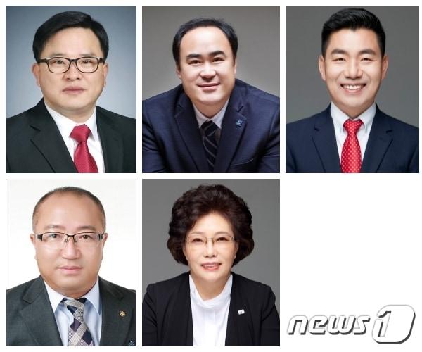 본문 이미지 - 충주시의회가 4일 제226회 임시회 2차 본회의를 열어 상임위원장과 특별 위원장을 선출하며 제8대 전반기 원 구성을 마무리했다. 사진 왼쪽 위부터 시계방향 순으로 박해수 운영위원장, 조중근 행정복지위원장, 정용학 산업건설위원장, 조보영 윤리특별위원장, 김낙우 예산결산특별위원장.ⓒ News1