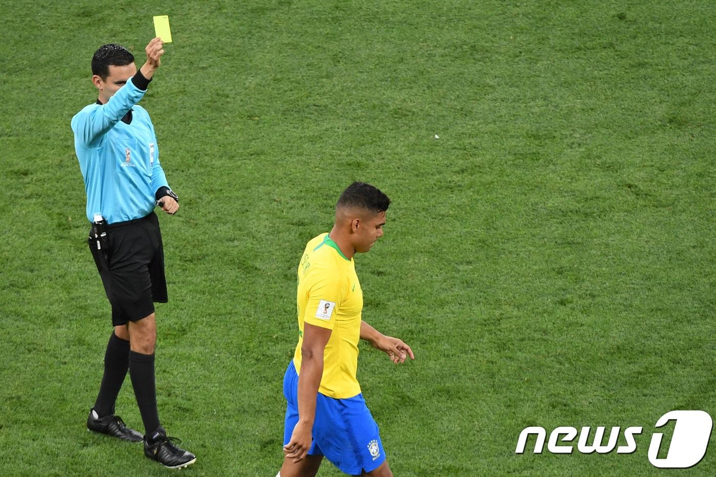 본문 이미지 - 경고 누적으로 8강전에 출전하지 못하는 브라질의 카세미루. ⓒ AFP=News1