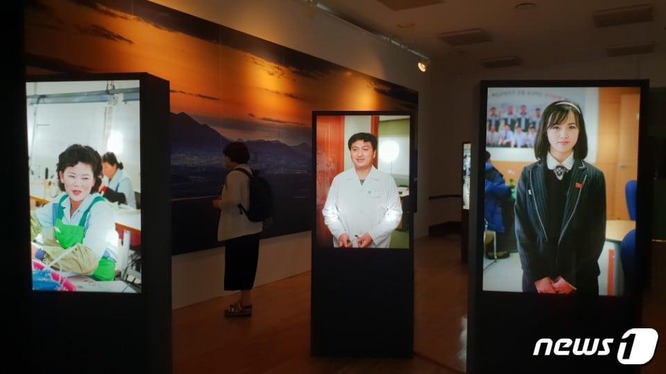 본문 이미지 - 유수 작가 '개성공단' 전시전경.ⓒ News1