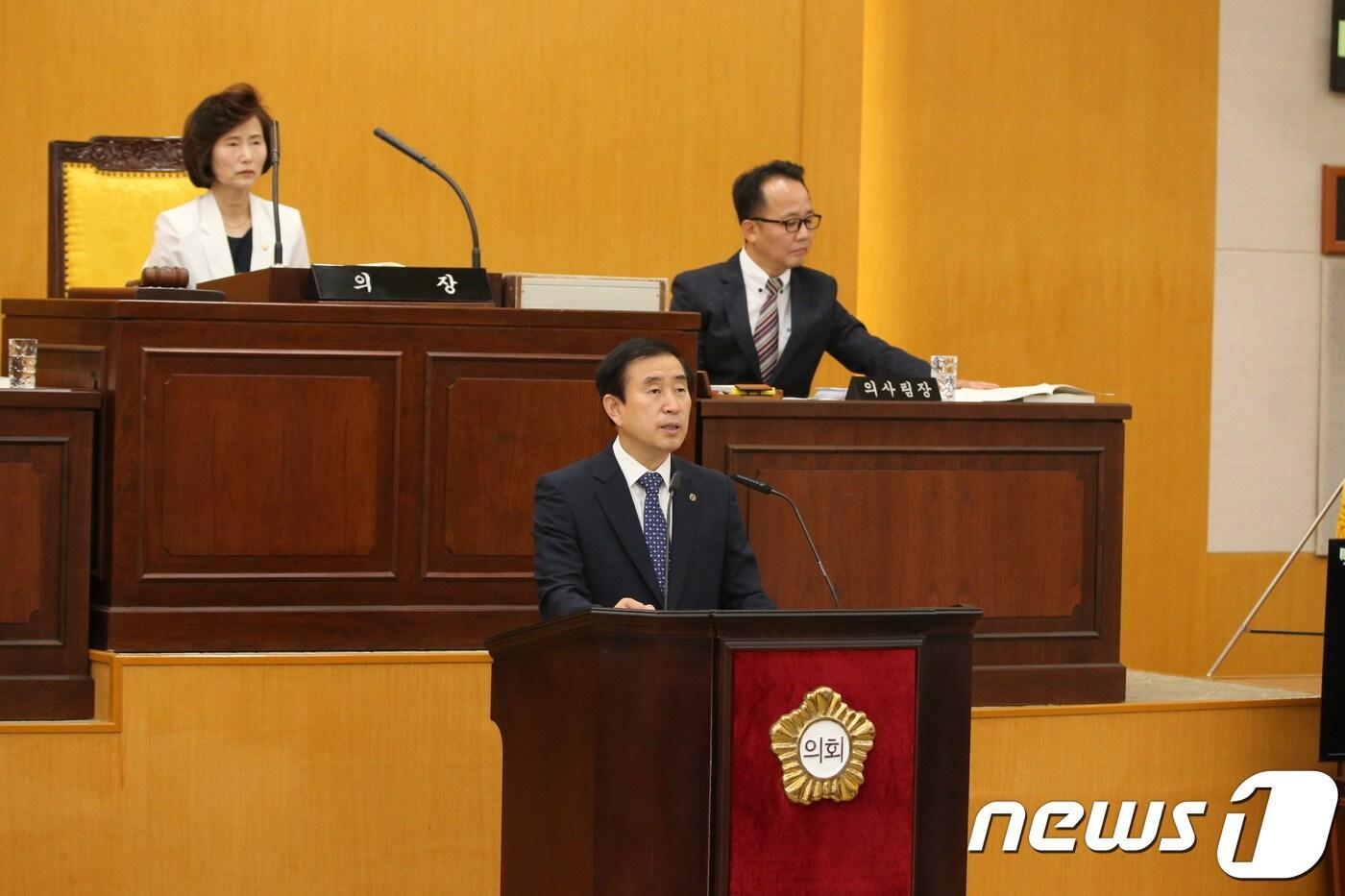 본문 이미지 - 조길형 충주시장이 6일 충주시의회 본회의장에서 열린 제226회 충주시의회 임시회 3차 본회의에서 시정연설을 통해 민선 7기 시정운영 방향을 제시하고 있다..ⓒ News1