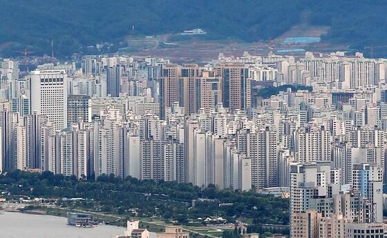 본문 이미지 -  서울의 한 아파트 단지. 2018.7.6/뉴스1 ⓒ News1 구윤성 기자