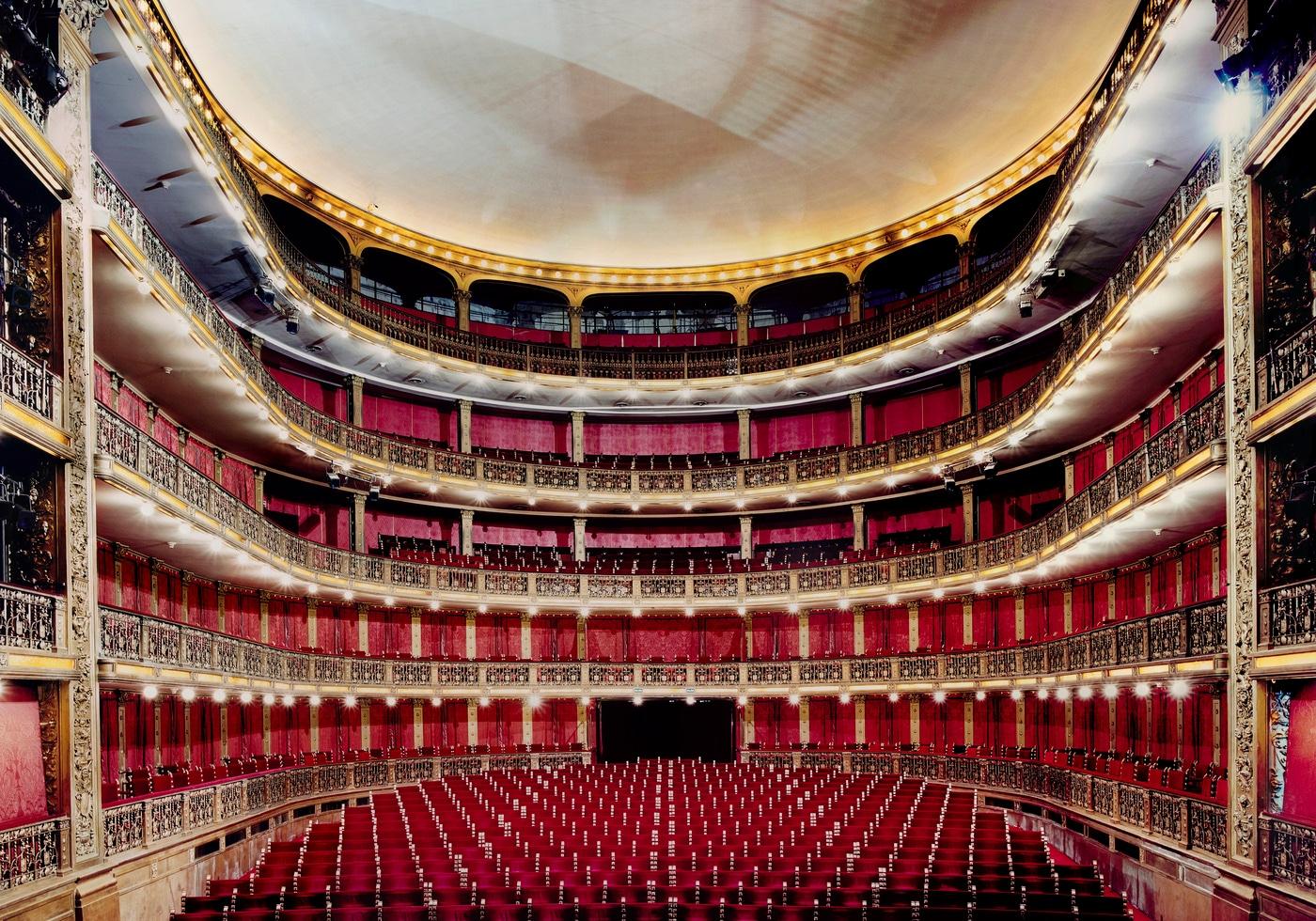 본문 이미지 - 칸디다 회퍼, 아르헨티나 부에노스아이레스 세르반테스 국립극장(Teatro Cervantes Buenos Aires, 2006). 국제갤러리 제공