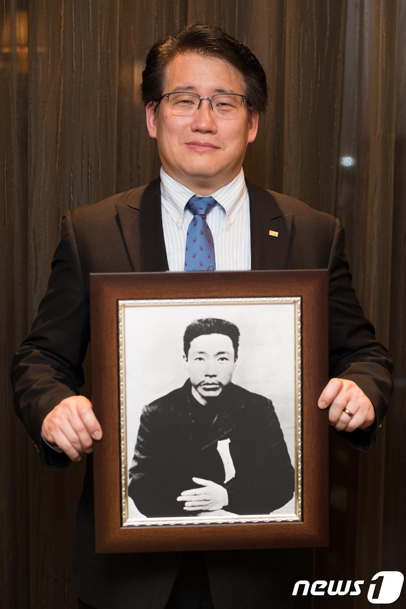 본문 이미지 - 안중근 의사의 증손자 토니안씨가 14일 서울 중구 소공동 롯데호텔에서 제73주년 광복절을 맞아 뉴스1과 인터뷰하고 있다. 2018.8.14/뉴스1 ⓒ News1 유승관 기자