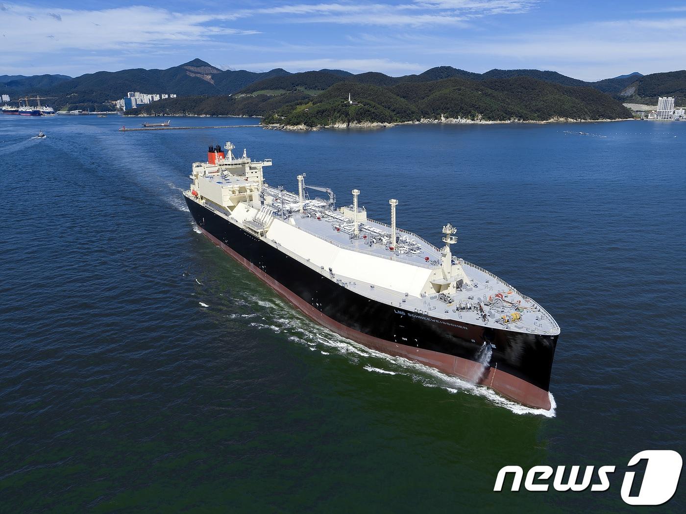 본문 이미지 - 대우조선해양이 건조 인도한 저압엔진용 완전재액화시스템 적용 LNG운반선 ⓒ News1