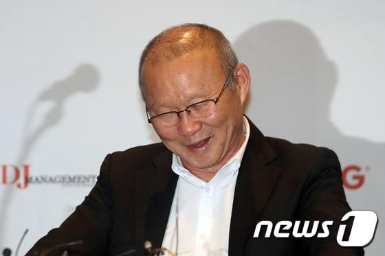 본문 이미지 - 박항서 감독이 이끄는 베트남 축구대표팀이 사상 첫 아시안게임 준결승 진출에 도전한다. ⓒ News1