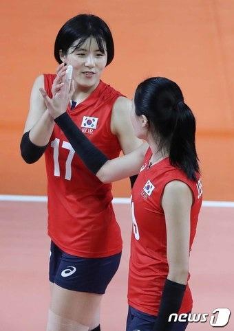본문 이미지 - 이재영(왼쪽)과 이다영.  2018.8.21/뉴스1 ⓒ News1 임세영 기자