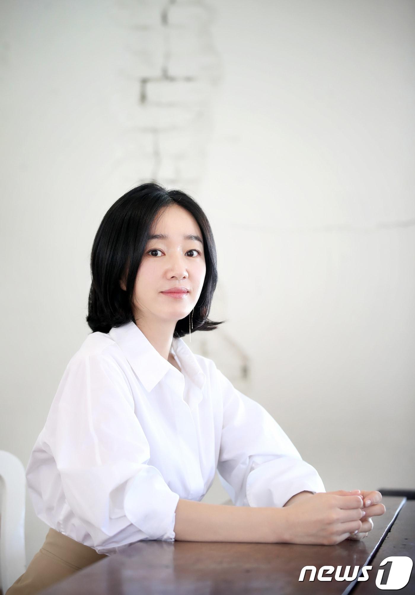 본문 이미지 - 서울 삼청동 카페, 영화 '상류사회' 배우 수애 인터뷰. 2018.8.22/뉴스1 ⓒ News1 권현진 기자