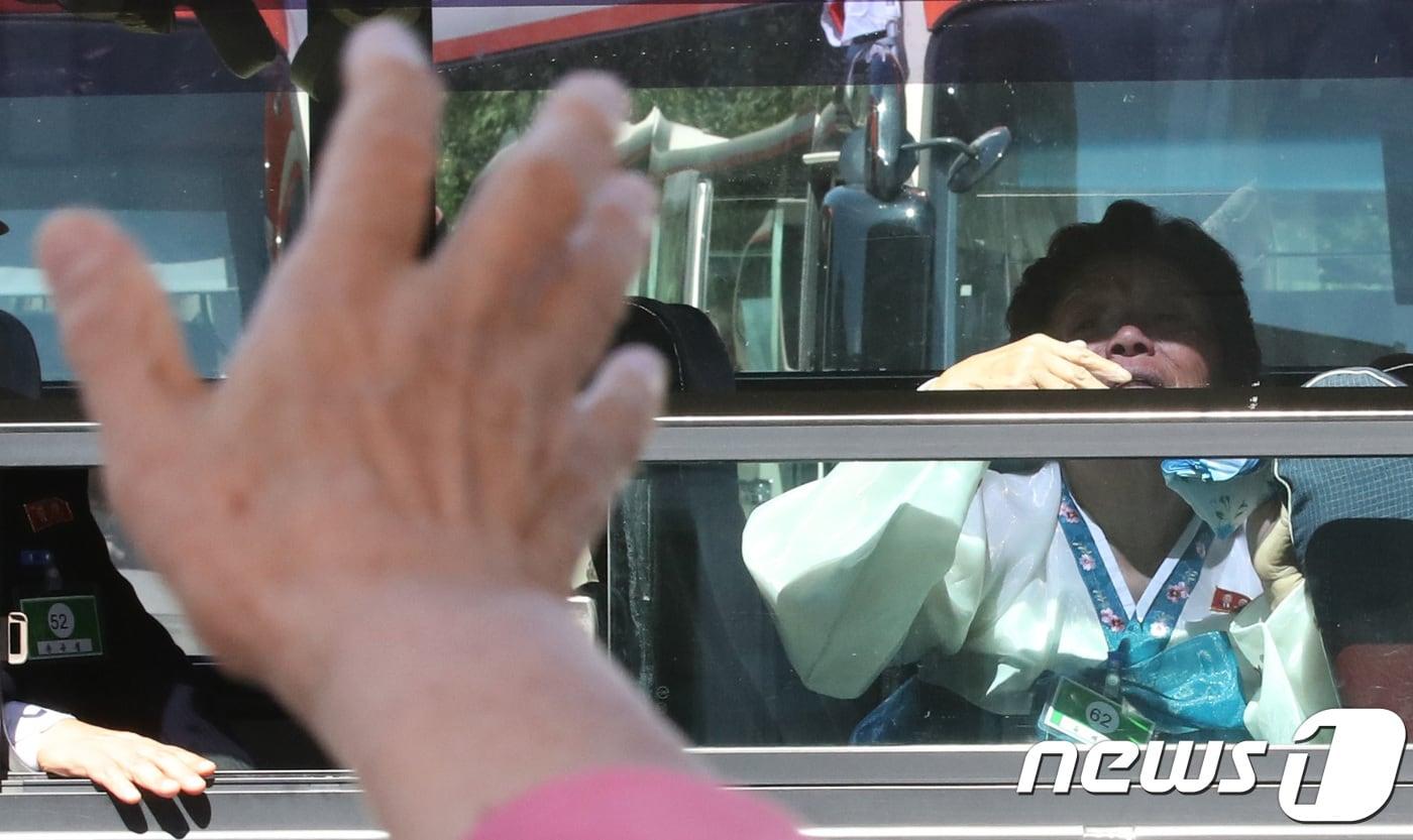 본문 이미지 - 제21차 이산가족 상봉행사2018.8.26/뉴스1 ⓒ News1 뉴스통신취재단