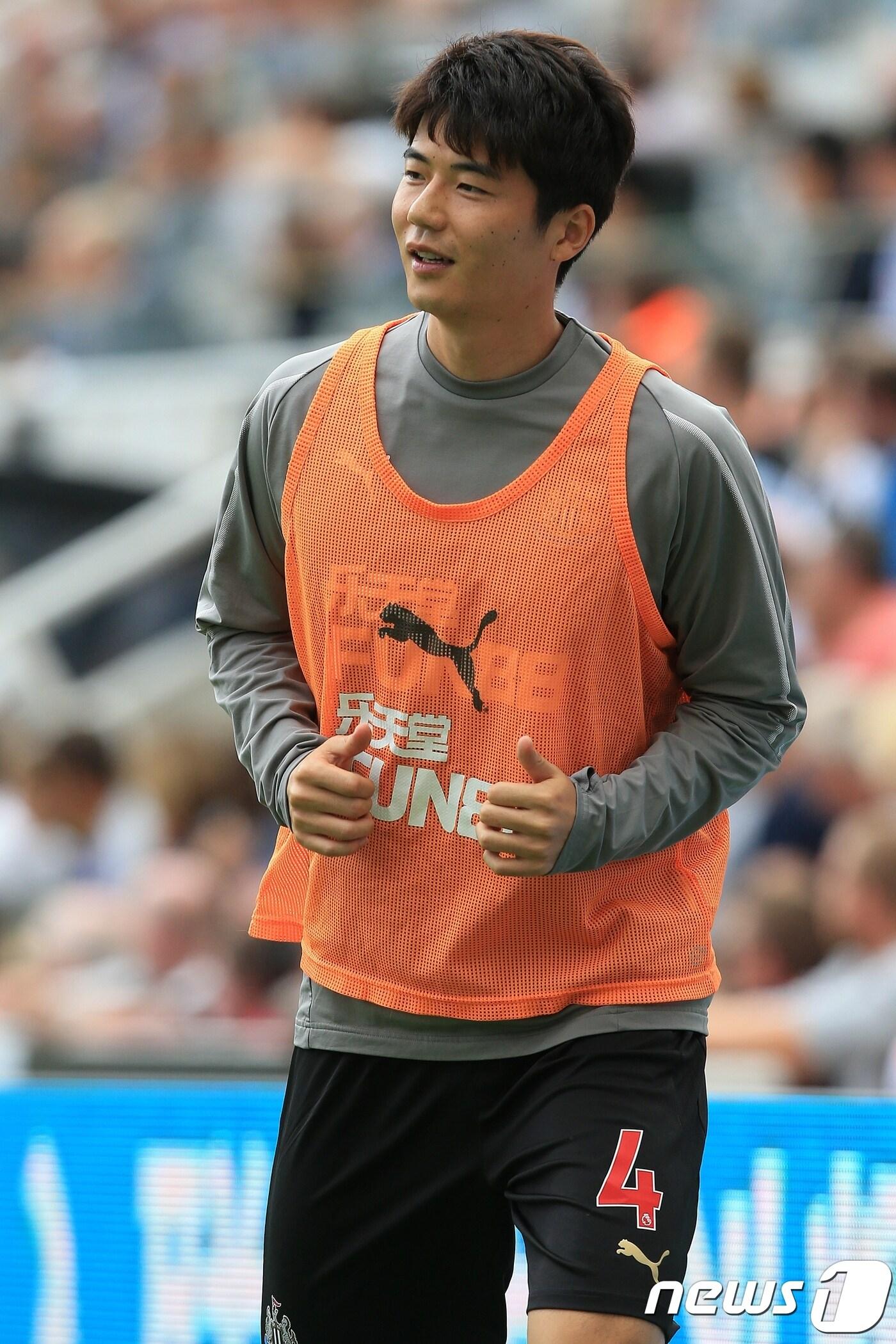 본문 이미지 - 뉴캐슬 데뷔전을 치른 기성용(29). ⓒ AFP=News1