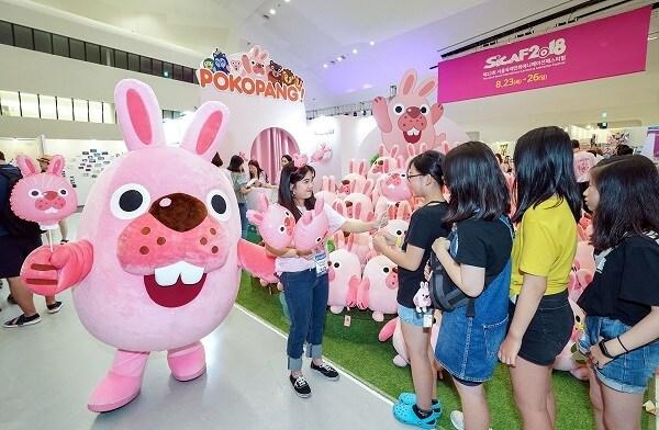 본문 이미지 - 사진설명: 25일 토요일 포코팡 브랜드 부스에서 진행된 포코타와 만나요 이벤트 행사 모습 ⓒ News1