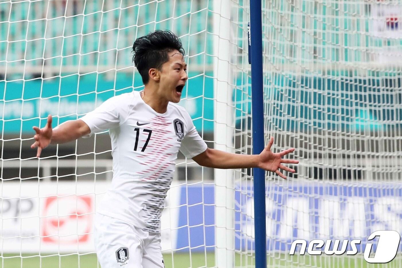 29일 오후 인도네시아 보고르 파칸사리 스타디움에서 열린 2018 자카르타·팔렘방 아시안게임 U-23 남자축구 4강전 대한민국과 베트남의 경기에서 이승우가 팀의 세번째 골을 넣고 환호하고 있다. 2018.8.29/뉴스1 ⓒ News1 임세영 기자