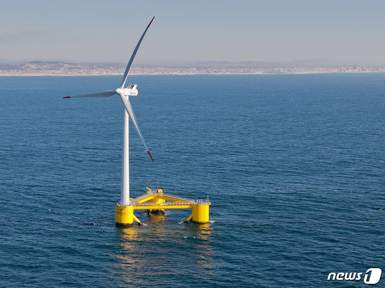 본문 이미지 - 울산 서생면 앞바다에 설치되는 반잠수식 해상풍력발전기.ⓒ News1