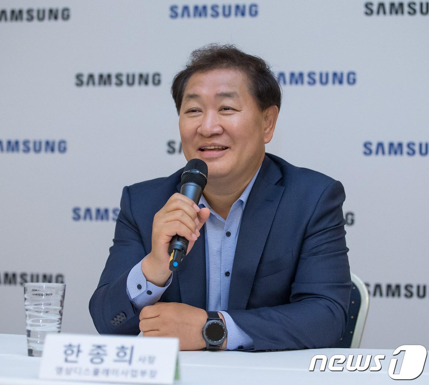 본문 이미지 - 한종희 삼성전자 영상디스플레이사업부장(사장)이 30일(현지시간) 독일 베를린에서 열린 'IFA 2018' 기자간담회에서 취재진의 질문에 답하고 있다.(삼성전자 제공) 2018.8.30/뉴스1 ⓒ News1
