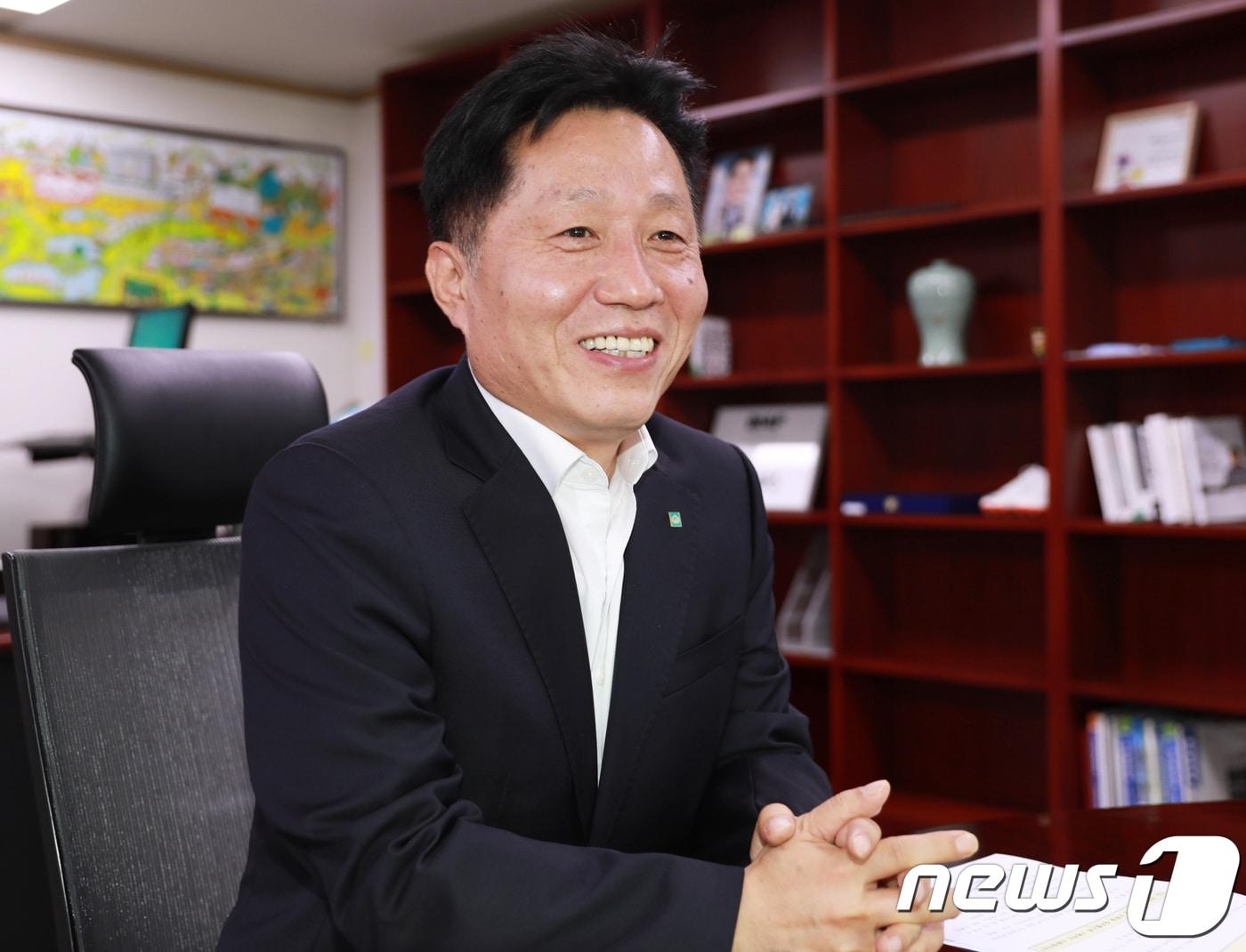 본문 이미지 - 장덕천 부천시장이 뉴스1과 인터뷰를 하고 있다. / 뉴스1 ⓒ News1 정진욱 기자