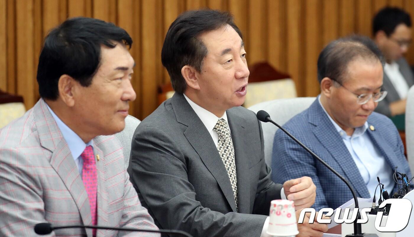김성태 자유한국당 원내대표가 14일 서울 여의도 국회에서 열린 원내대책회의에서 모두발언을 하고 있다. 2018.9.14/뉴스1 ⓒ News1 김명섭 기자