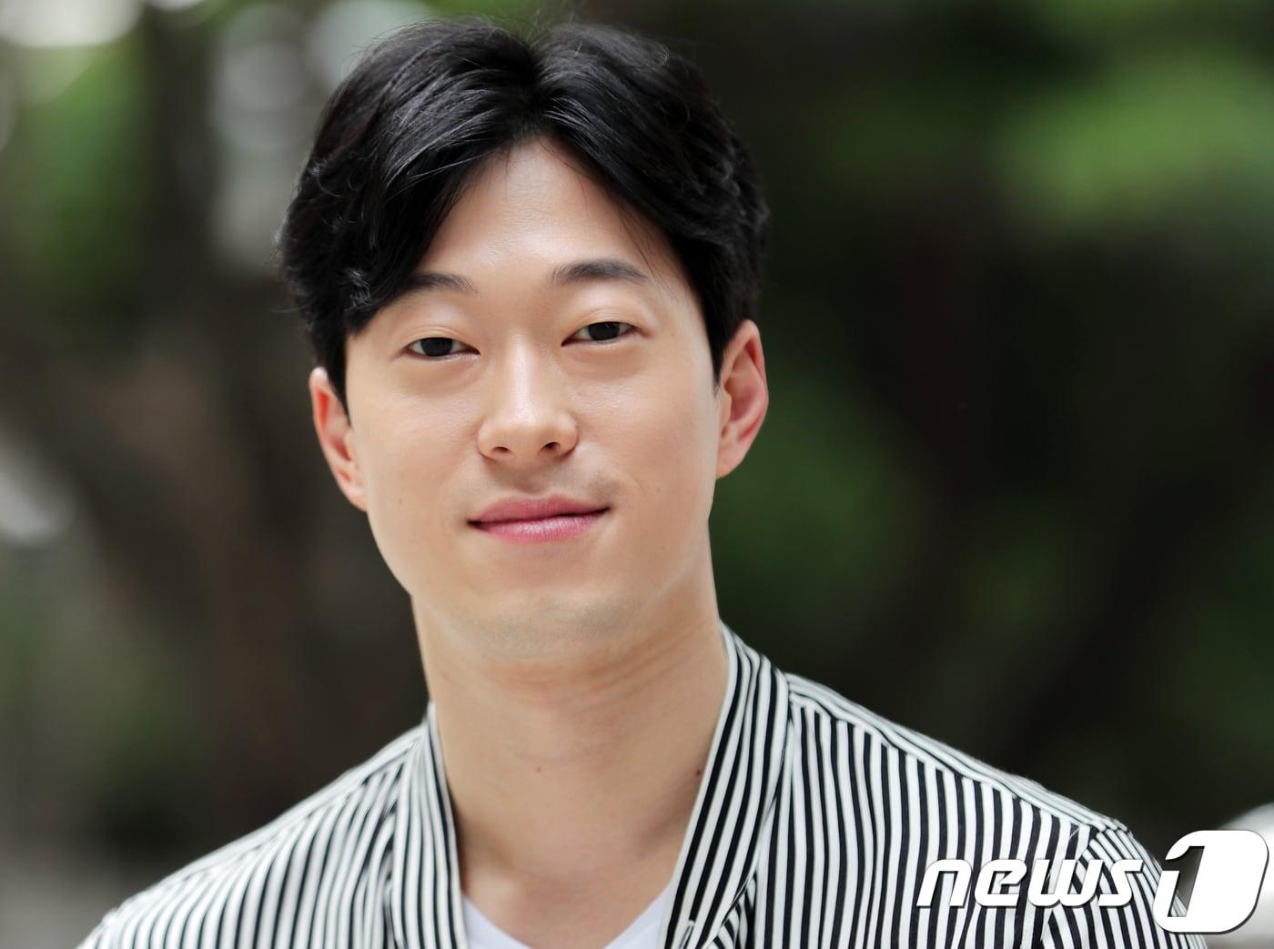 본문 이미지 - 드라마 '미스터 션샤인'에 출연하는 배우 이시훈이 14일 오전 서울 중구 뉴스1 본사에서 인터뷰에 앞서 포즈를 취하고 있다. 2018.9.14/뉴스1 ⓒ News1 이재명 기자