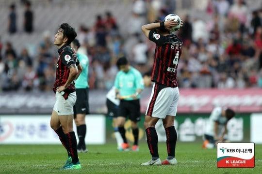 본문 이미지 - 아직까지 한 번도 하위스플릿으로 떨어져 본 적이 없는 FC서울이지만, 올해는 위기감으로 가득하다. (한국프로축구연맹 제공) ⓒ News1