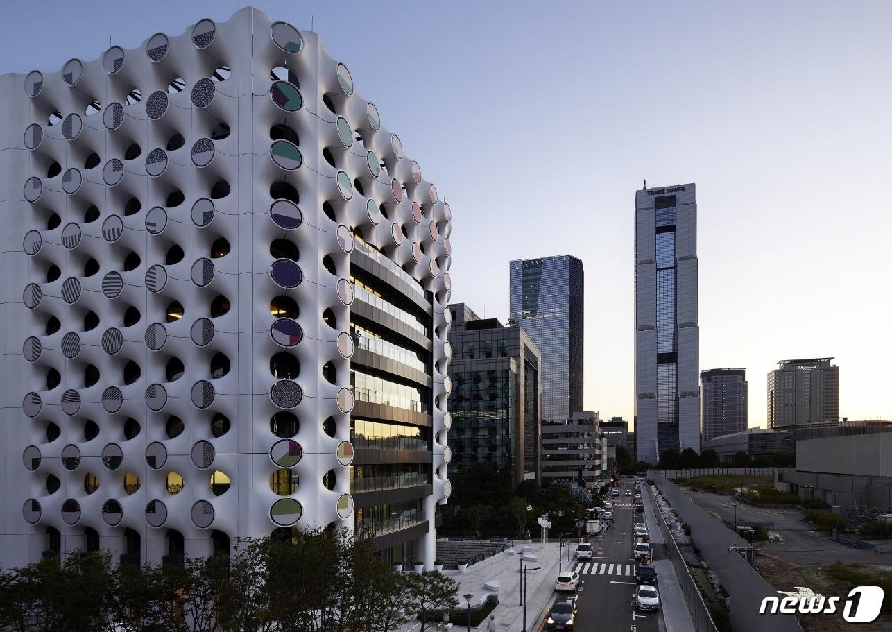 본문 이미지 - 서울 건축상 대상 수상 '플레이스원'(서울시 제공)ⓒ News1
