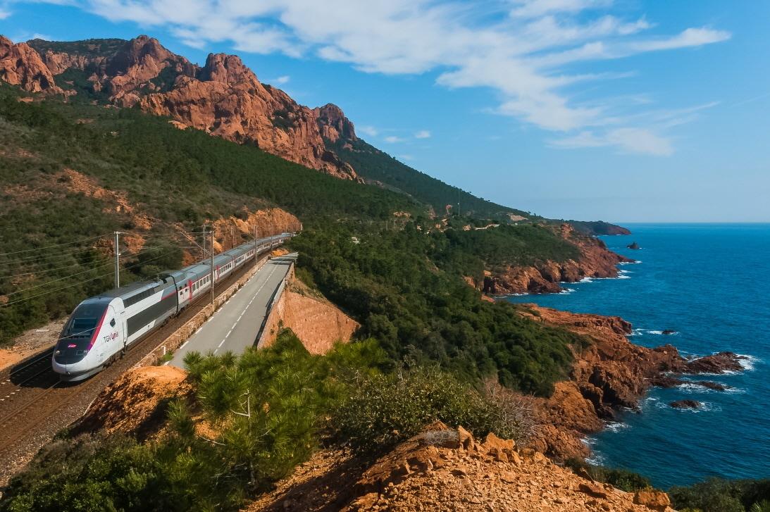 본문 이미지 - 유럽 인기 철도 중 하나인 테제베(TGV). 레일유럽 제공