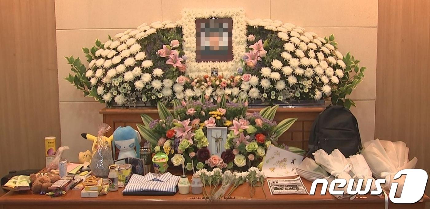 7일 오전 경남 거제백병원 장례식장에서 버스에 치여 황망하게 숨진 중학생의 장례가 치러지고 있다. 중학생의 안타까운 사연이 알려지면서 애도의 물결이 이어지고 있다.(독자 제공)2018.9.7./뉴스1ⓒ News1