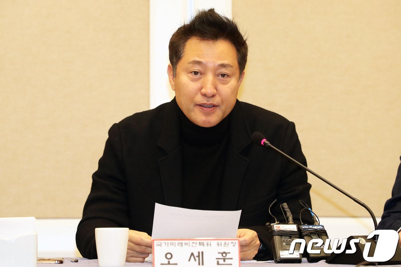 본문 이미지 - 오세훈 자유한국당 국가미래비전특별위원장이 11일 오전 서울 여의도 국회에서 열린 정책간담회 '30·40 왜 위기인가?'에서 모두발언을 하고 있다. 2019.1.11/뉴스1 ⓒ News1 임세영 기자