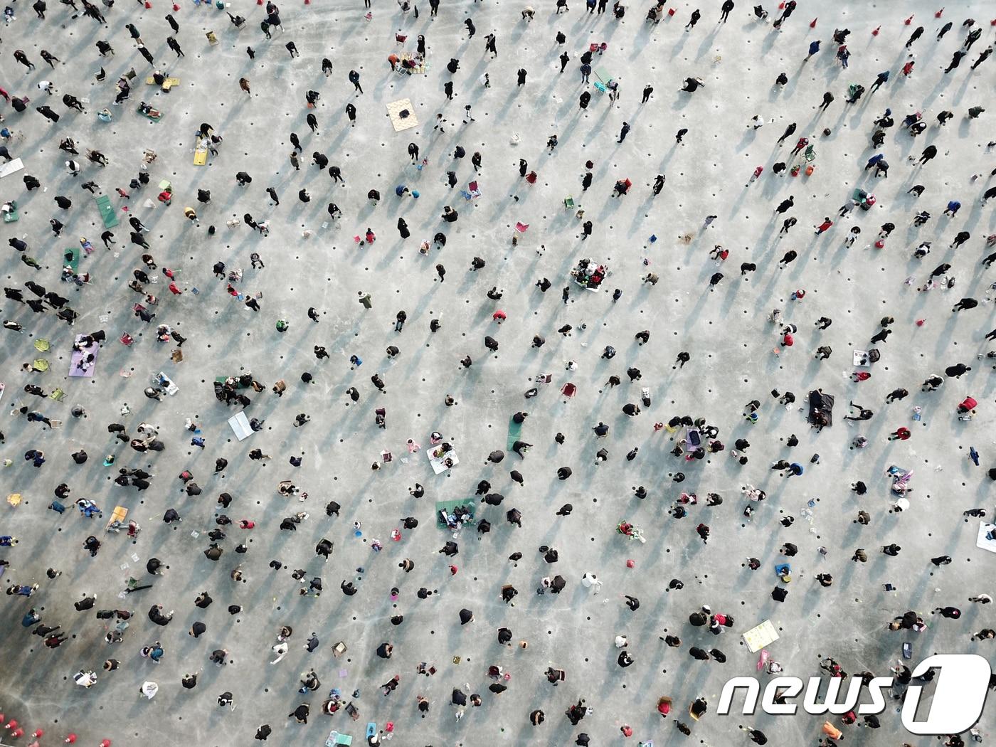 본문 이미지 -  홍천강 꽁꽁축제 얼음낚시터(자료사진)/뉴스1 DB