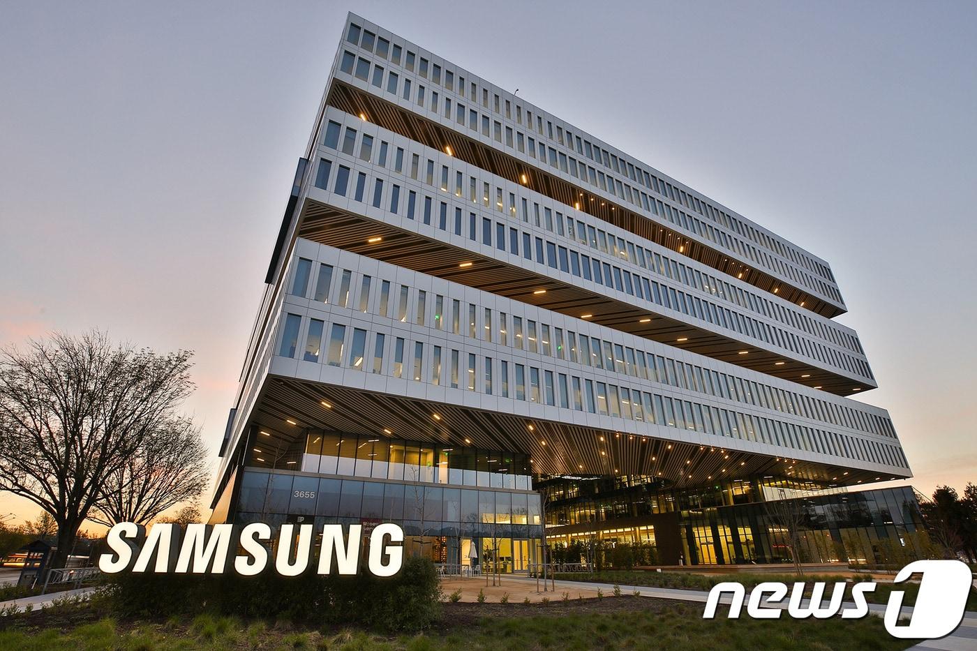 미국 캘리포니아주 실리콘밸리 노스 새너제이에 위치한 삼성전자 DS(디바이스솔루션)부문 미주총괄 사옥의 모습. 10층 건물을 분리해 놓은 것은 3단 낸드플래시를 적층해 쌓은 것에서 아이디를 착안했다.(삼성전자 제공) 2019.1.10/뉴스1 ⓒ News1