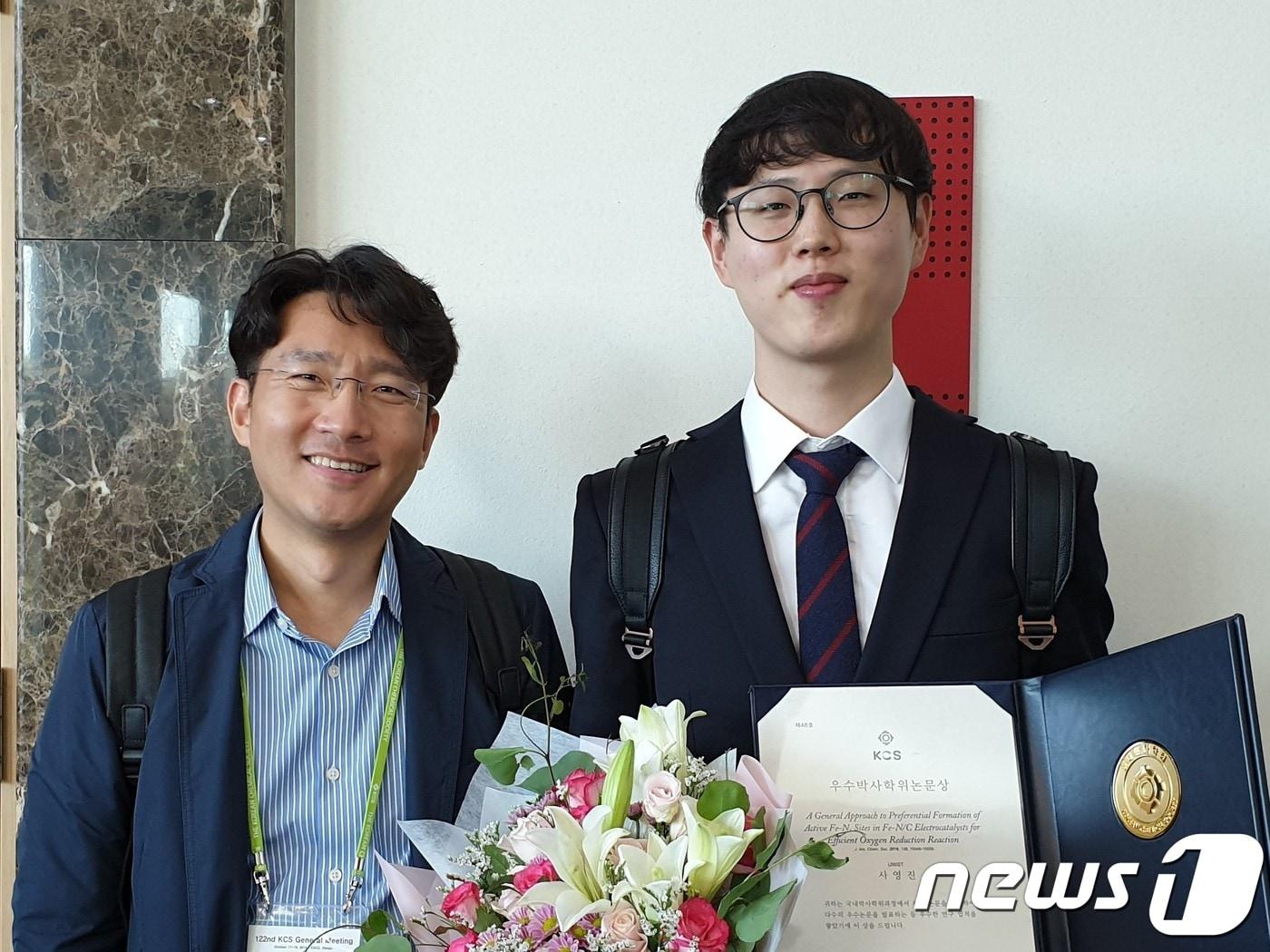 본문 이미지 - 주상훈 교수(사진 왼쪽)와 사영진 박사/ⓒ 뉴스1