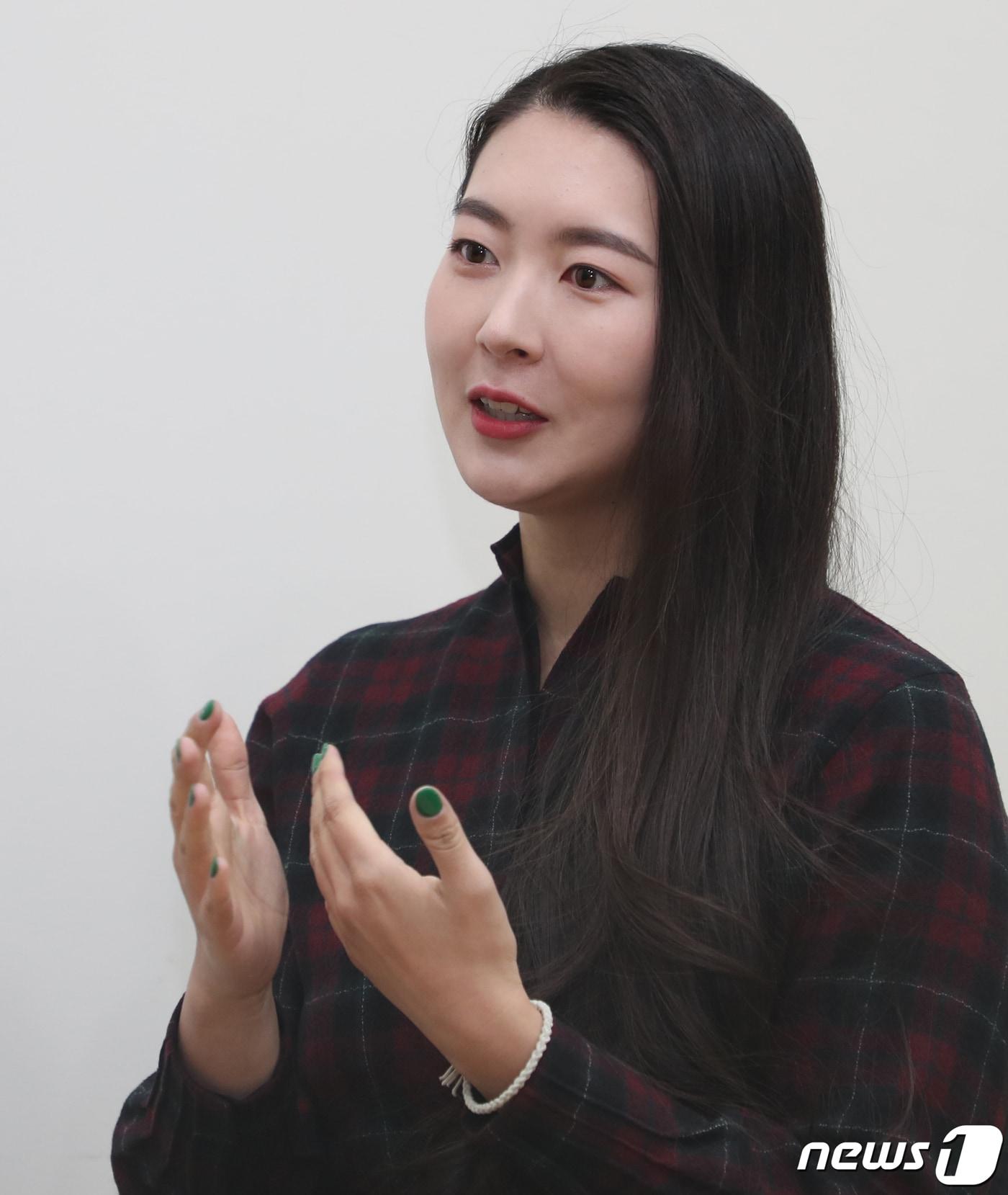 본문 이미지 - 영국에서 활동 중인 부산 출신  배우 겸 가수 루시가 21일 <뉴스1>과 인터뷰를 하고 있다. 2019.1.22/뉴스1 ⓒ News1 여주연 기자