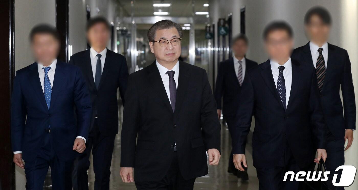 본문 이미지 - 서훈 국정원장이 29일 서울 여의도 국회에서 열린 정보위 전체회의에 출석하고 있다. 2019.1.29/뉴스1 ⓒ News1 민경석 기자
