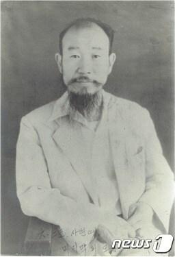 본문 이미지 - 6.25전쟁시기에 찍은 최능진 선생의 마지막 사진 . 사진/최능진 선생 기념사업회. ⓒ 뉴스1